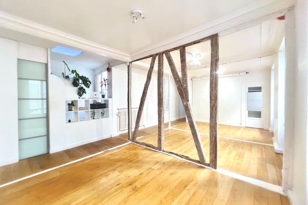 Splendid 130m/sq showroom rue Saint Honoré - in the heart of Paris fashion & culture district.