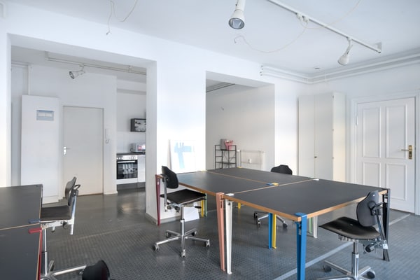 Co-Working Desks in Berlin-Wedding, Bright Renovated Space near Gesundbrunnen