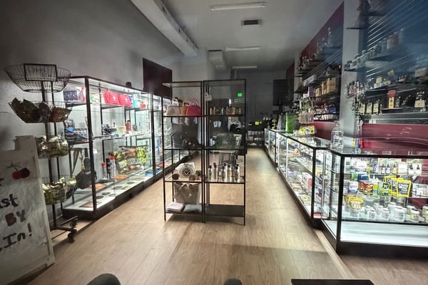Prime Destination Storefront in Denver: Join the High-Traffic Culture Hub