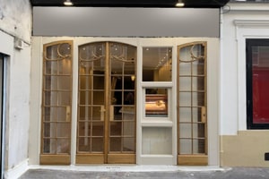 160 m² Fashion Gallery with Bar and Upstairs Salon in Le Marais, Paris, photo 2