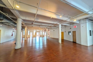 listings.show.sections.photos.alt