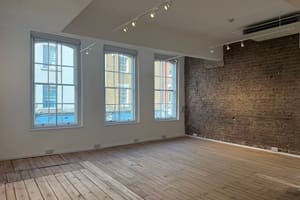 Loft style art gallery in prime Soho, foto 2