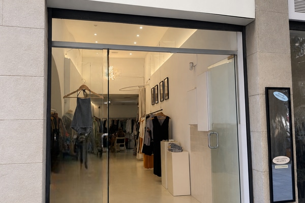 Bright 70 m² retail & pop-up space in the heart of El Born