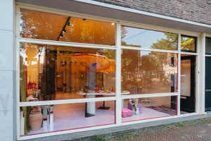 Street-Level Pop-Up Store with Large Windows in Central Amsterdam, 사진 3