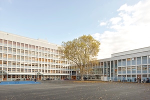 Bâtiment moderniste des années 1960, gymnase et cours, Paris 19e, 相片 1