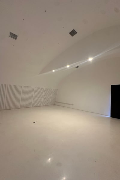 PHOTO STUDIO AVAILABLE IN WEST ADAMS
