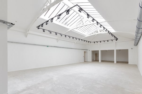 DIRECT LANDLORD/ WHITE BOX OF 500 SQM GROUND FLOOR / LE MARAIS 3RD DISTRICT / AIR CONDITIONING/ WI FI/ HI FI/ ALARM SYSTEM