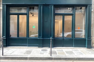 Boutique avec vitrine de 8 m et 160 m² sur deux niveaux, Marais, Paris, photo 1