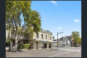 listings.show.sections.photos.alt