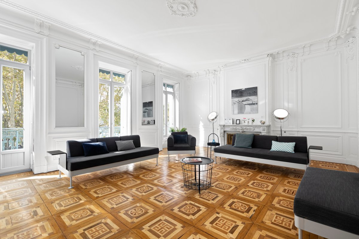 Haussmanian Space Near Presqu'Île Neighborhood Around Lyon for Rent