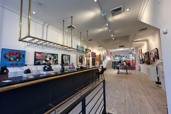 Art Gallery on Greene Avenue in Westmount, Montreal