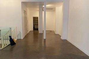 Boutique avec vitrine de 8 m et 160 m² sur deux niveaux, Marais, Paris, photo 3
