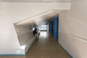 Architecture contemporaine lumineuse, passerelles vitrées et auditorium, Paris 14e, 相片 5