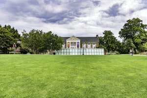 Open Campus Lawn for Outdoor Events in Collegeville, foto 1