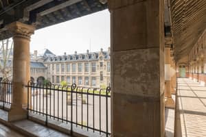 Bâtiment d'époque avec 4 cours, galeries et gymnase, Paris 7e, photo 3
