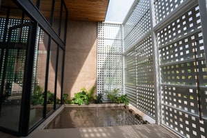 Architectural Concrete Villa with Lap Pool and Double-Height Living Space in Glendale, photo 3