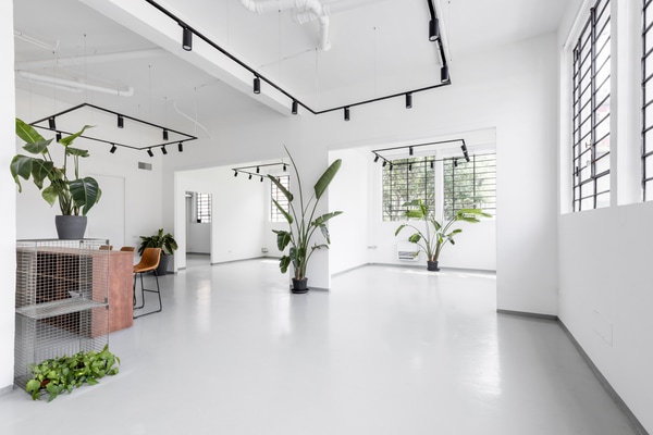 188 m² Industrial-Style Space with Large Windows and 4.5 m Ceilings in Milan