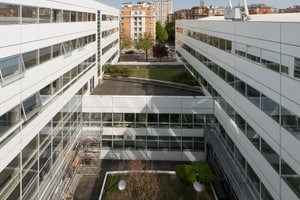 Architecture contemporaine lumineuse, passerelles vitrées et auditorium, Paris 14e, 相片 2