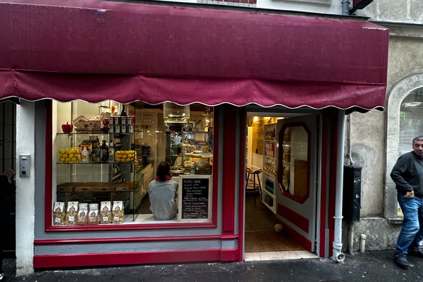 Restaurant avec vitrine dans le 16ieme
