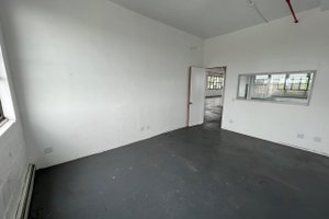 listings.show.sections.photos.alt