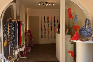 Pop-up store en rez-de-chaussée, centre historique de La Rochelle, à deux pas du Vieux-Port, photo 1