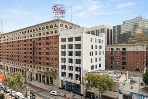 listings.show.sections.photos.alt