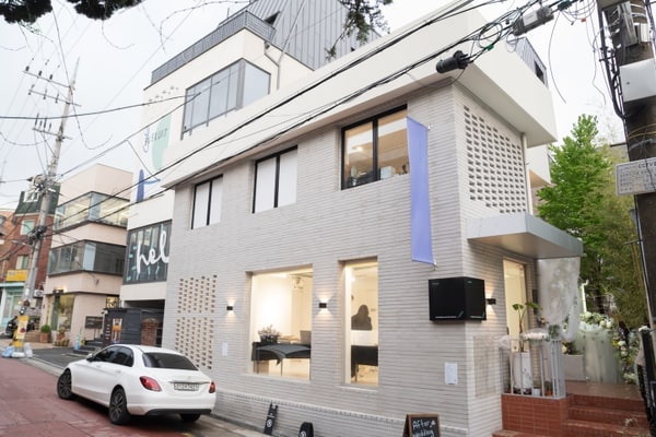 Contemporary Art Gallery & Rooftop Event Space in Itaewon