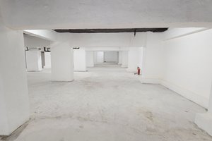 Basement unit for rent in busy Yau Ma Tei, foto 1