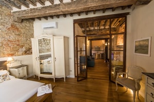 listings.show.sections.photos.alt