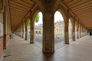 Bâtiment d'époque avec 4 cours, galeries et gymnase, Paris 7e, photo 5