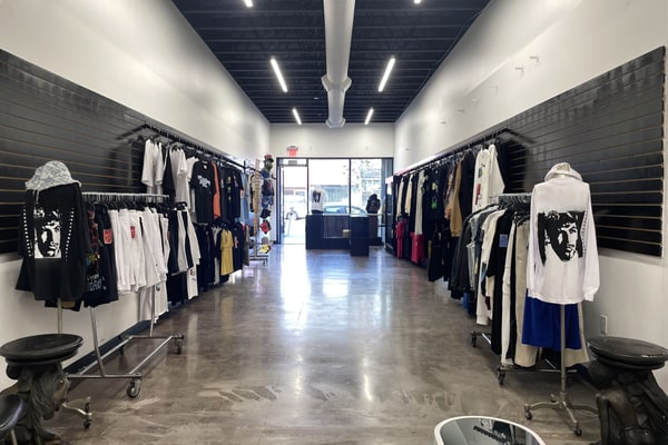 1,500 sq. ft. High-Ceiling Retail and Gallery Space on Melrose Avenue, Los Angeles