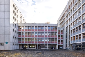 Bâtiment moderniste des années 1960, gymnase et cours, Paris 19e, 相片 2