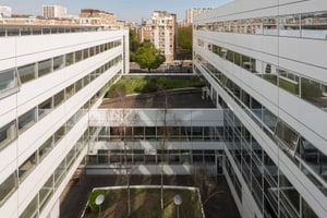 Architecture contemporaine lumineuse, passerelles vitrées et auditorium, Paris 14e, 相片 3