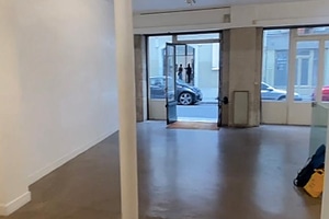 Boutique avec vitrine de 8 m et 160 m² sur deux niveaux, Marais, Paris, photo 2