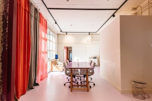 Street-Level Pop-Up Store with Large Windows in Central Amsterdam, 사진 4