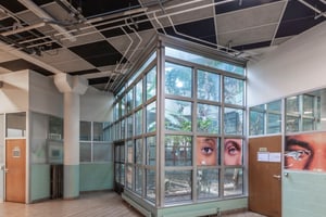 Grand atrium en béton avec escaliers, verrière et terrasses, Paris 13e, 相片 6