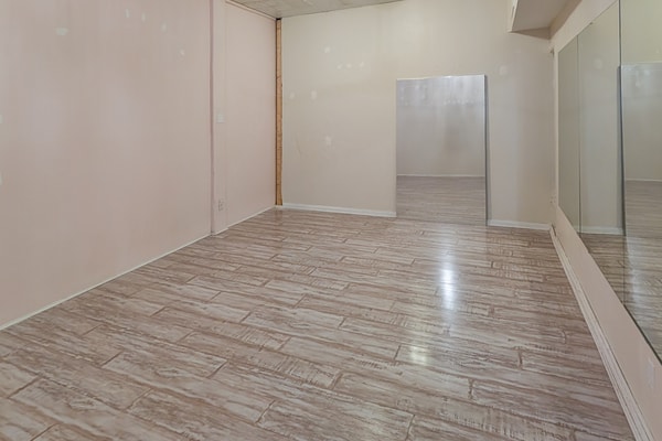 Photo of Studio à louer – 262 pi² – Rue St-Hubert (métro Jean-Talon)