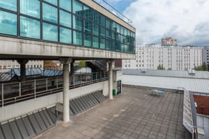 Grand atrium en béton avec escaliers, verrière et terrasses, Paris 13e, 相片 2