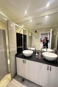 listings.show.sections.photos.alt