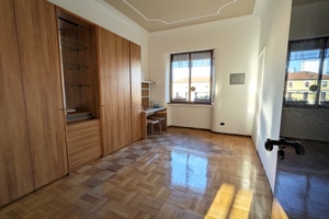 listings.show.sections.photos.alt