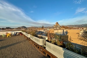 listings.show.sections.photos.alt