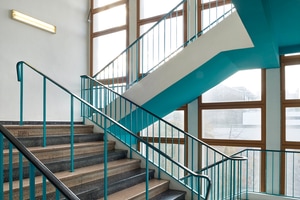 Bâtiment moderniste des années 1960, gymnase et cours, Paris 19e, 相片 7