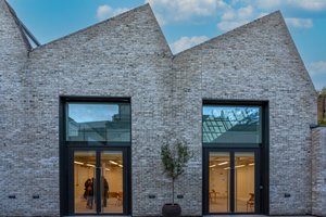 listings.show.sections.photos.alt