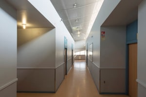 Architecture contemporaine lumineuse, passerelles vitrées et auditorium, Paris 14e, 相片 8