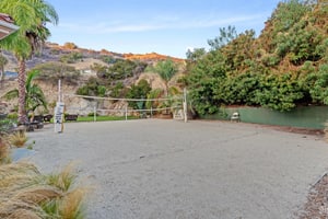 listings.show.sections.photos.alt