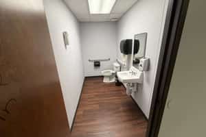 listings.show.sections.photos.alt