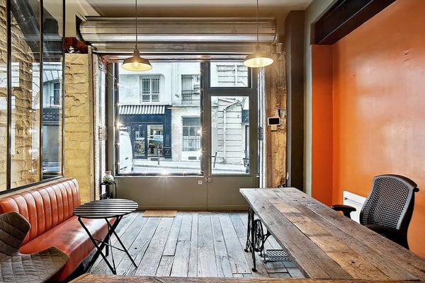 Boutique avec vitrine et sous-sol dans le Sentier, Paris 2e