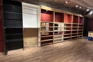 Retail Bays in a Busy Shared Marketplace, Mirvish Village, Toronto, 사진 4