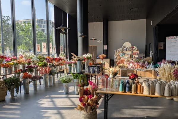 Lieu modulable 250 m² avec baie vitrée de 75 m² · Gare Saint-Jean · Pop-up, séminaire, soirée