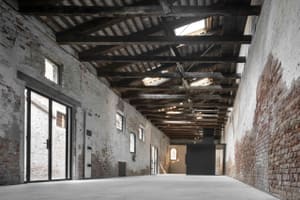 listings.show.sections.photos.alt